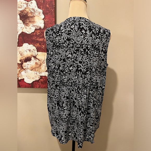 Cafe Marrekesh Black & White Sleeveless Printed Top, size Medium - Picture 3 of 5
